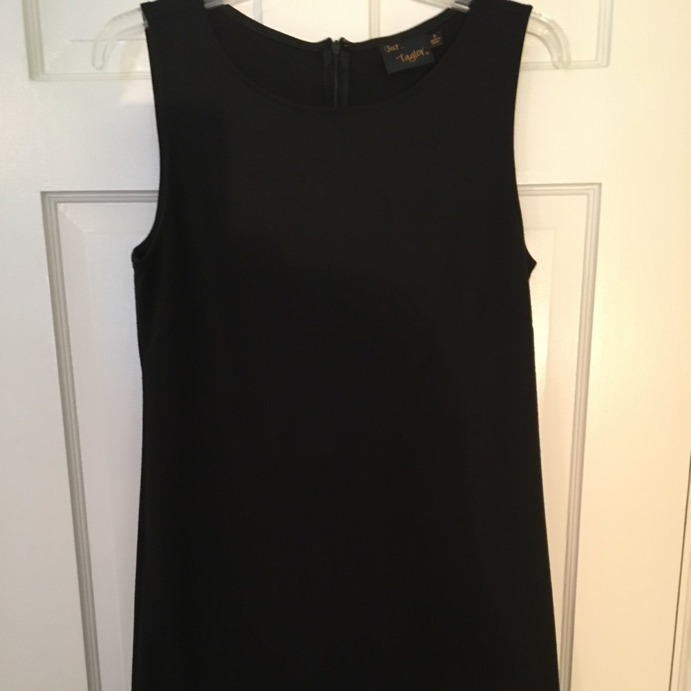 Elegant Taylor dress with faux fur on hemline